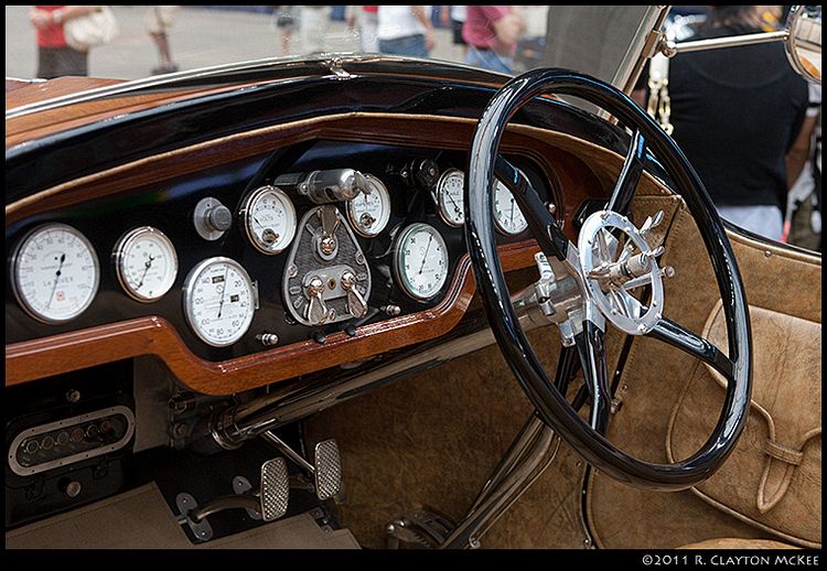 The Office of the Driver (or chauffeur, more likely).  In its day this marque was a competitor for the Duesenbergs, Rolls Royces, Bugattis, etc.