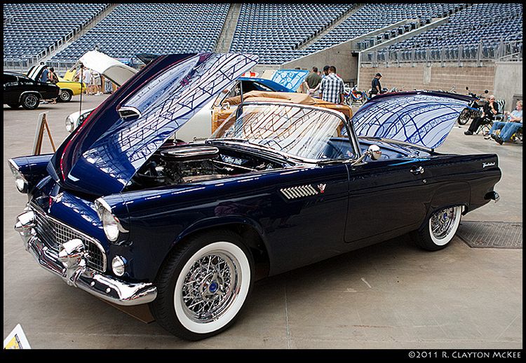 I've never been a huge fan of Thunderbirds, but I AM in general a huge fan of cobalt blue roadsters.  This 1955 roadster is therefore a very pretty quandary.